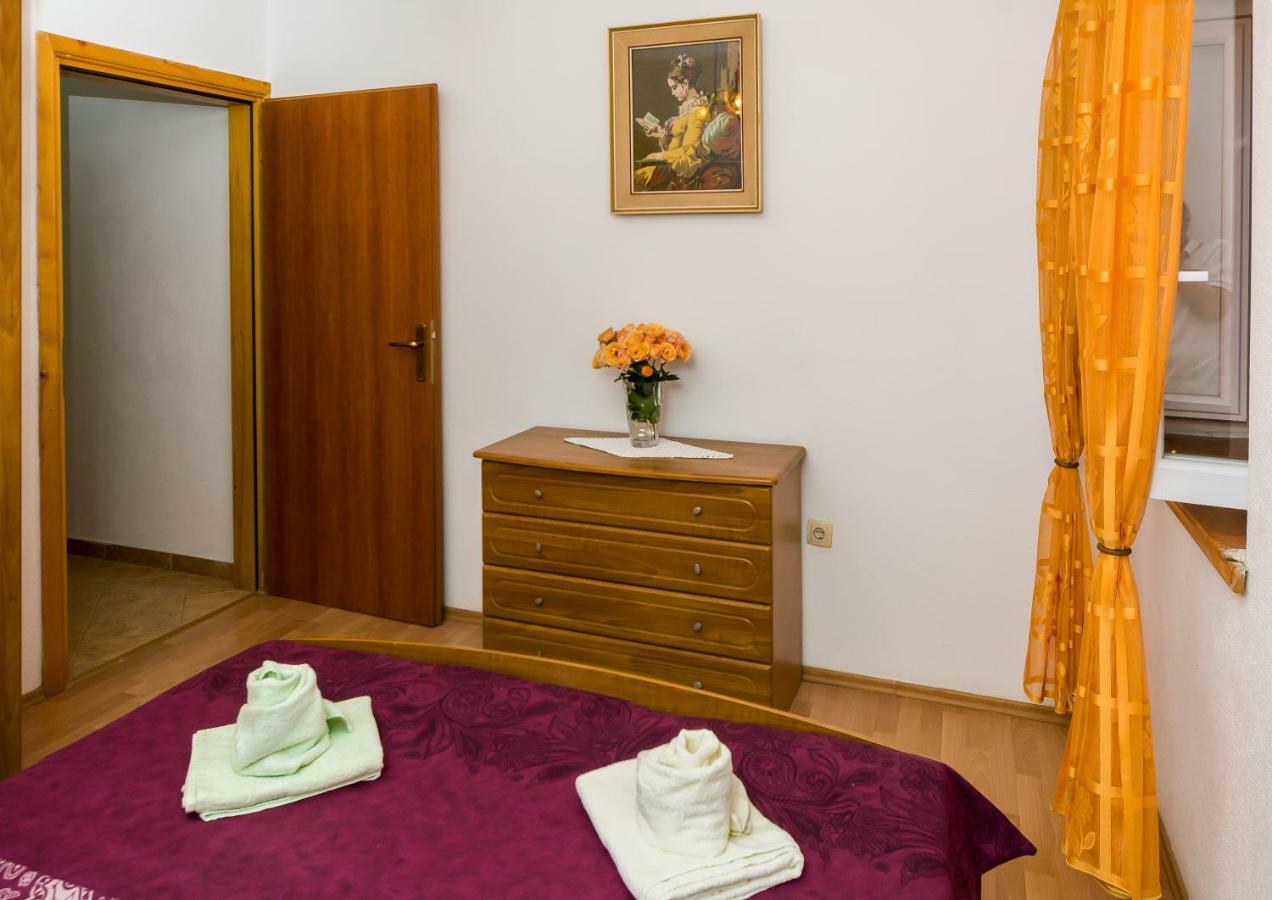 Apartment Leut With Spacious Terrace And Sea View Слатине Экстерьер фото