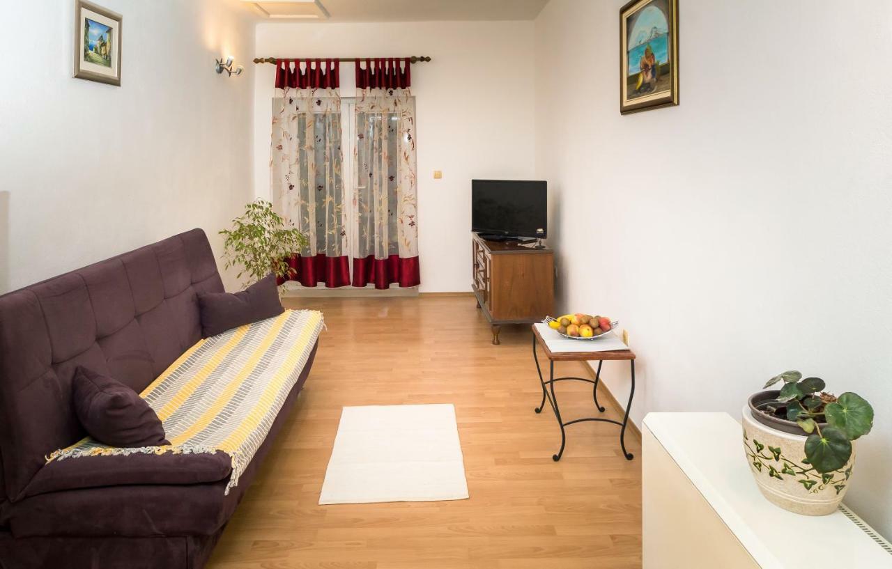 Apartment Leut With Spacious Terrace And Sea View Слатине Экстерьер фото